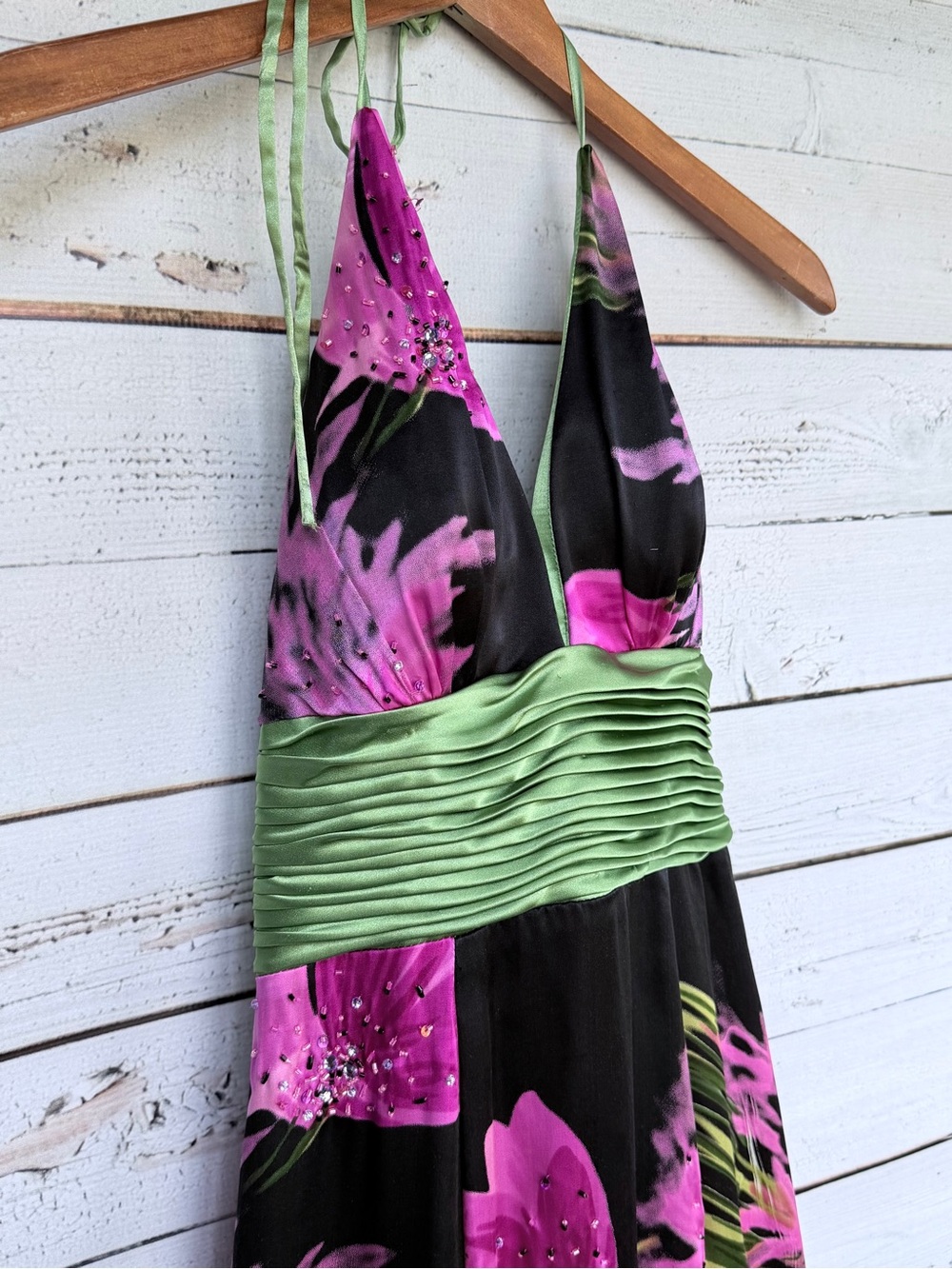 Wow! Prom & Pageant Silk Plunge Halter Formal Gown Ruched Waist Size 4 - Picture 5 of 11
